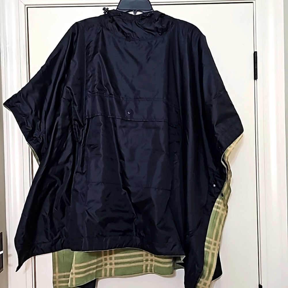 Serra Winter hooded OSFA (S M L xL -2×) poncho gender neutral NWOT